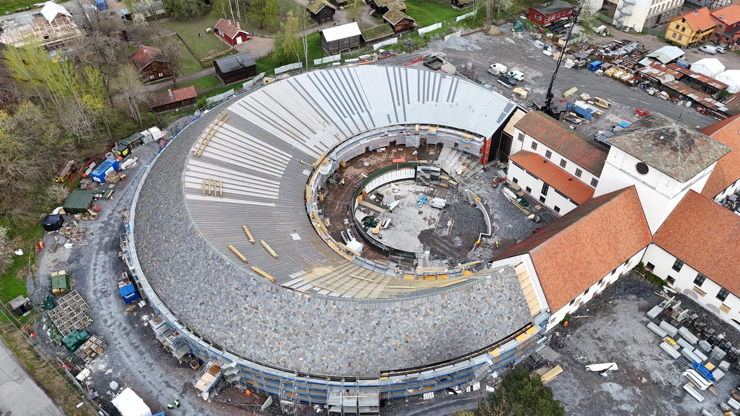 Ottaskifer monteres på Vikingtidsmuseet, Bygdøy, Oslo.